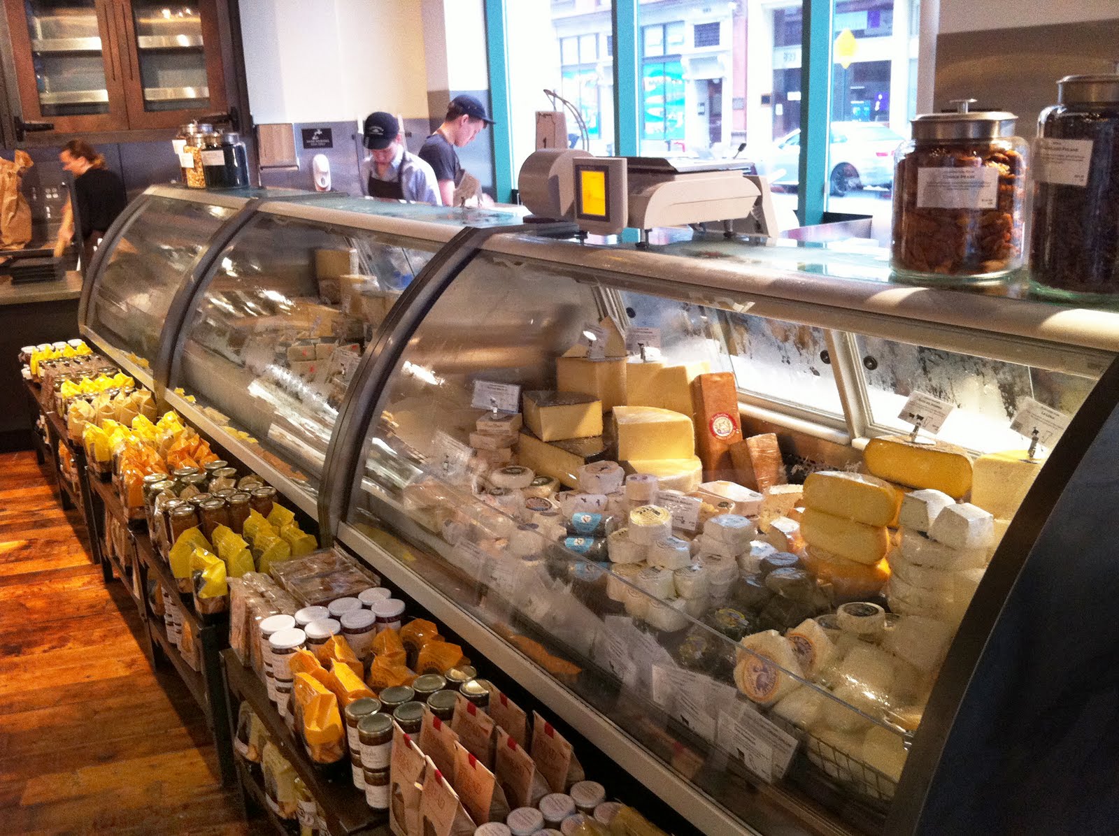 Best Places To Eat Food in Seattle Airport, Beecher's Handmade Cheese